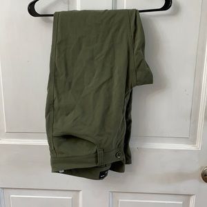 EUC 34/30 UA Storm Pants